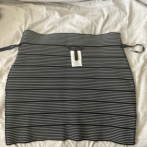 BCBG MaxAzria bandage mini skirt/ great condition/ black & white striped/ large - Picture 4 of 6